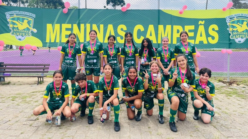 Alunas da sede do Boqueirão se reuniram no Centro de Esporte e Lazer da Cidadania Pinheirinho para o festival em clima de alegria | Foto: Divulgação