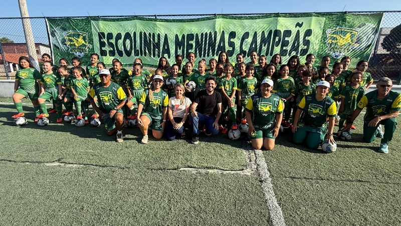 Aulas iniciadas: garotas da cidade de Bela Cruz (CE) trocaram os primeiros passes na Escolinha de Futebol Meninas Campeãs | Foto: Divulgação