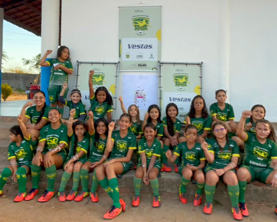 Alunas da Escolinha de Futebol Meninas Campeãs da sede de Itaitinga (CE) viveram momento especial em celebração à Consciência Negra | Foto: Divulgação