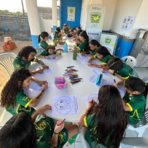 Alunas da Escolinha de Futebol Meninas Campeãs da sede de Itaitinga (CE) viveram momento especial em celebração à Consciência Negra | Foto: Divulgação