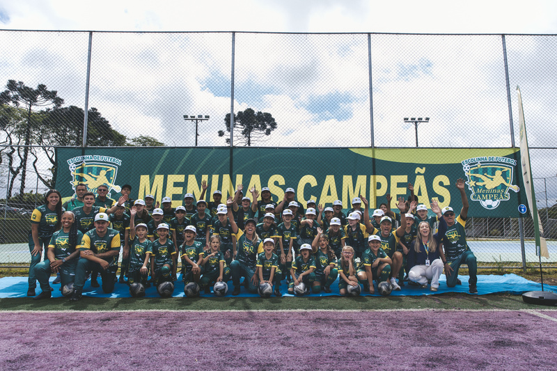 União e diversão marcaram a gravação do vídeo institucional da Escolinha de Futebol Meninas Campeãs do Pinheirinho, em Curitiba (PR) | Foto: Eduardo Dux