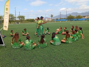 Experiências e aprendizados marcaram o mês de maio nas sedes de Caucaia e Maracanaú da Escolinha de Futebol Meninas Campeãs | Foto: Divulgação