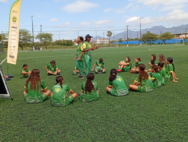 Experiências e aprendizados marcaram o mês de maio nas sedes de Caucaia e Maracanaú da Escolinha de Futebol Meninas Campeãs | Foto: Divulgação