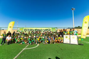 Visita do padrinho olímpico Juraci Moreira à Maranguape (CE) movimentou a nova sede da Escolinha de Futebol Meninas Campeãs | Foto: Tavares Junior