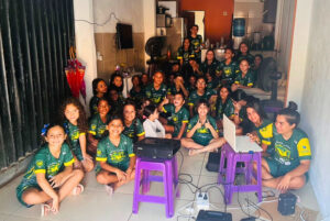 Alunas da Escolinha de Futebol Meninas Campeãs de Pacatuba (CE) celebraram tarde com cinema especial | Foto: Divulgação